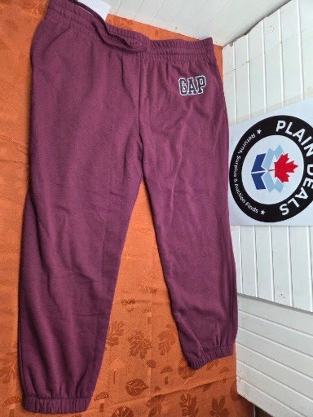 GAP Women's Arch Logo Fleece Joggers, Burgundy / Plum Wine, Size Extra Large (XL